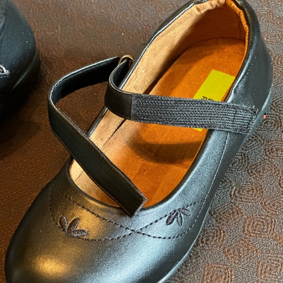 Mary Jane Shoes - Picture 2 of 4